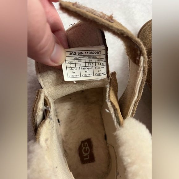 UGG Toddler 7 Nolen chestnut boot with sheep fur - Picture 5 of 7